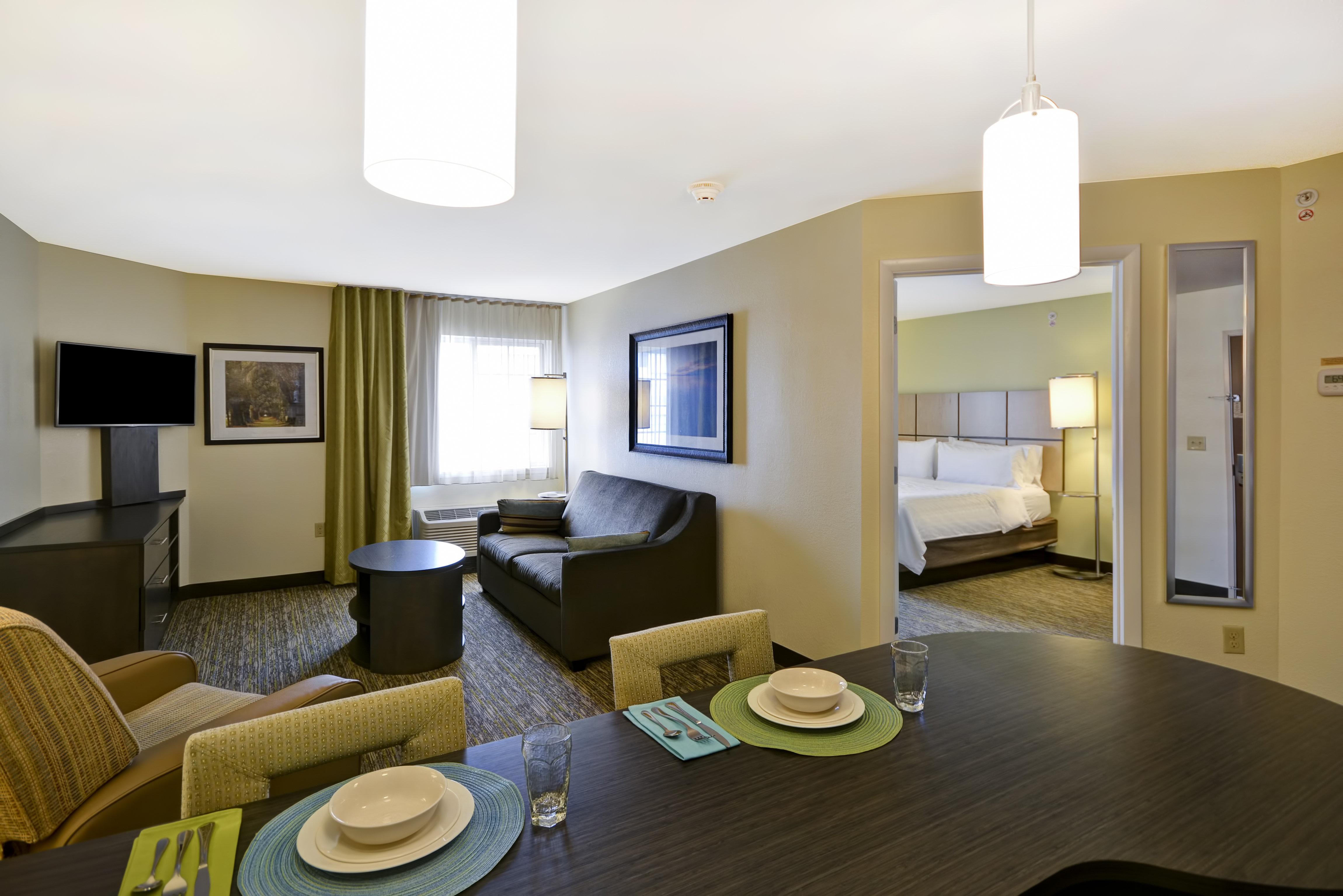 แคนเดิลวู้ด สวีท สเมอร์นา Hotel ภายนอก รูปภาพ