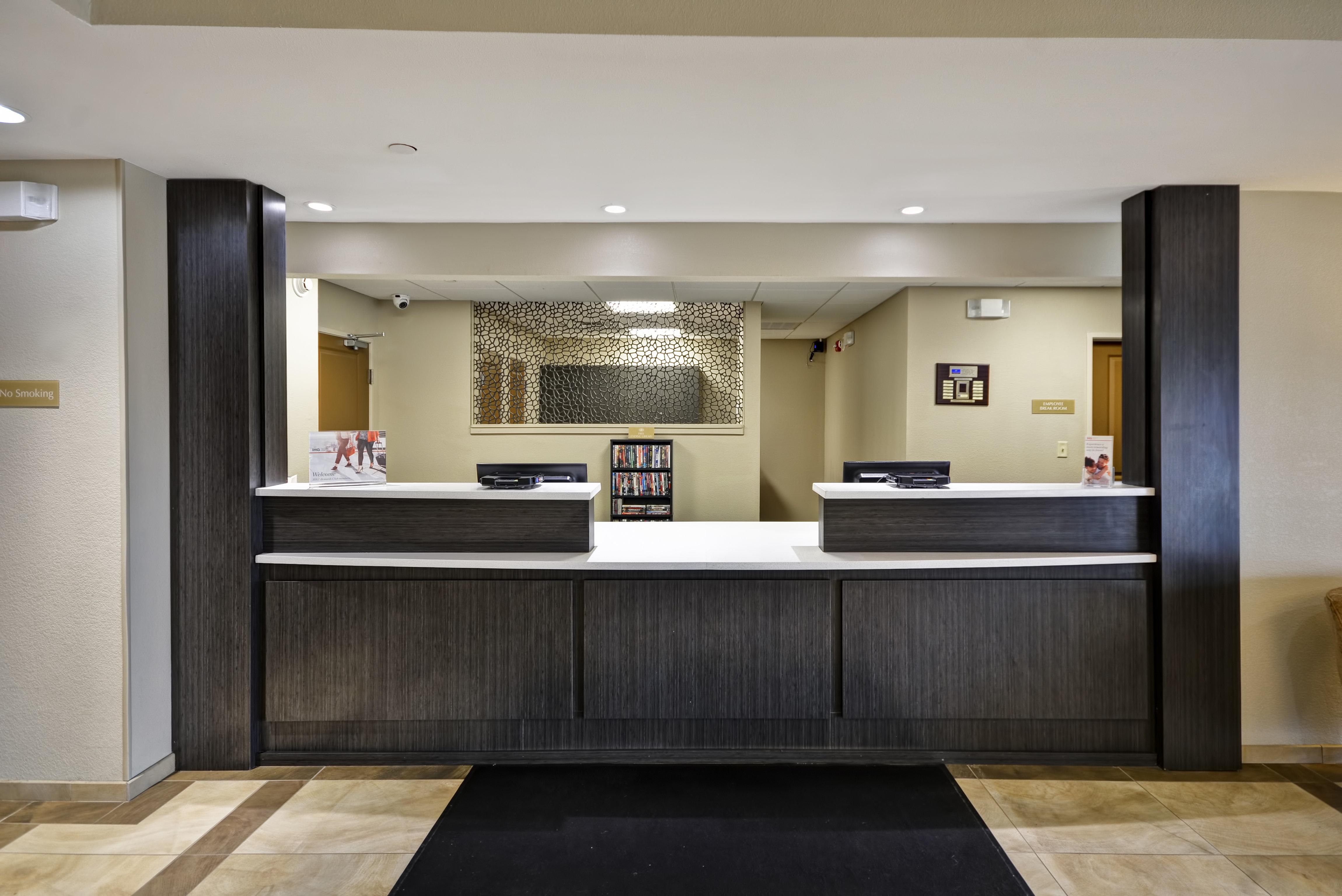 แคนเดิลวู้ด สวีท สเมอร์นา Hotel ภายนอก รูปภาพ
