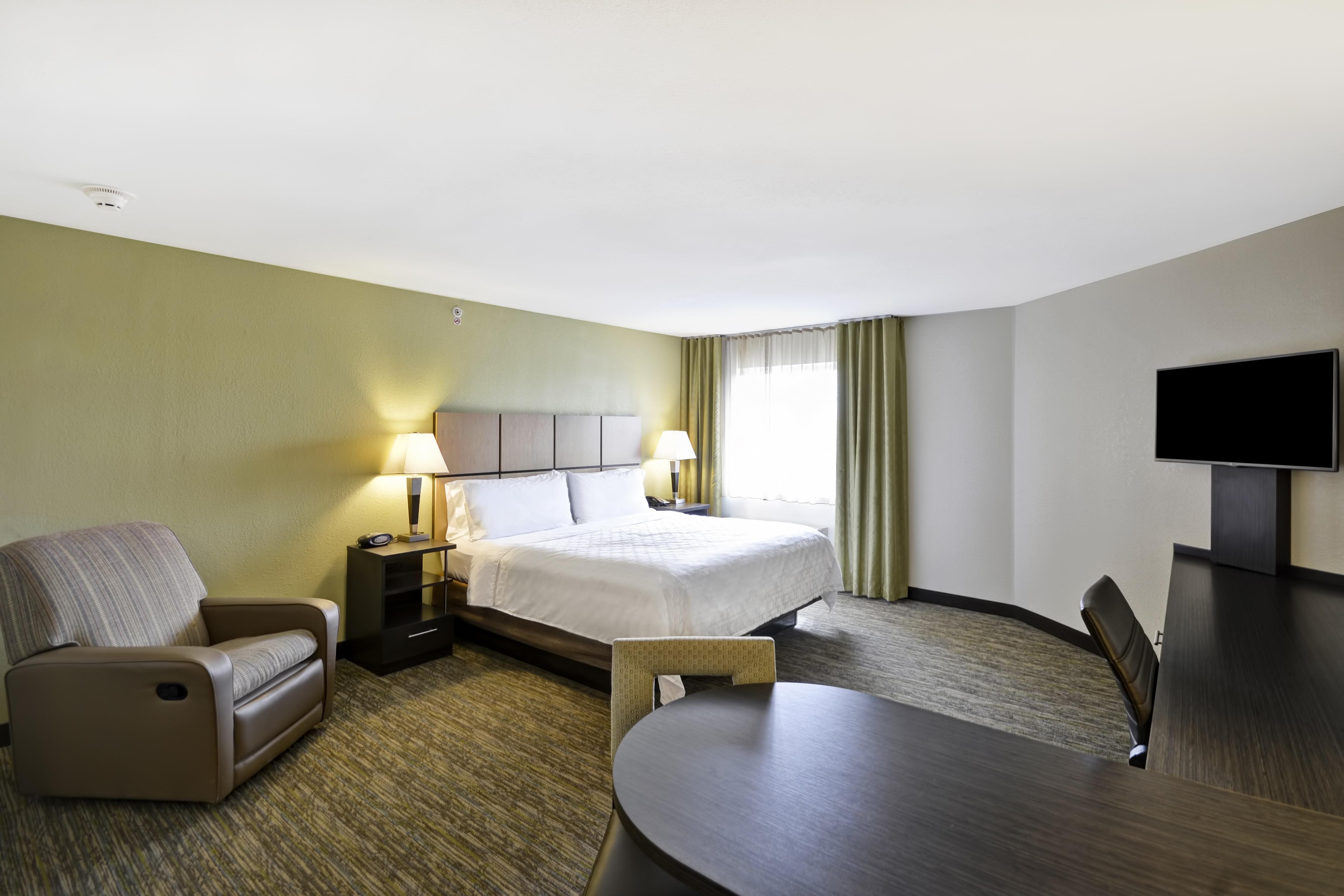 แคนเดิลวู้ด สวีท สเมอร์นา Hotel ภายนอก รูปภาพ