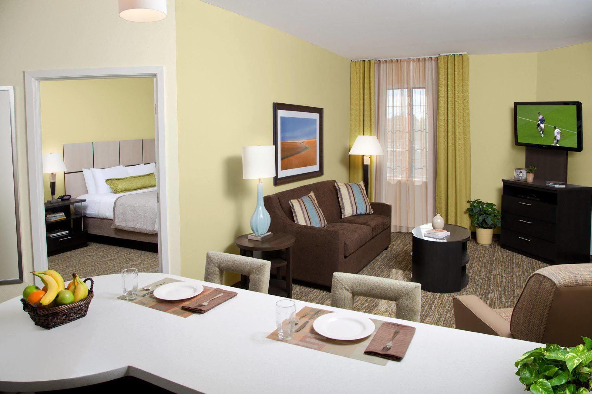 แคนเดิลวู้ด สวีท สเมอร์นา Hotel ภายนอก รูปภาพ