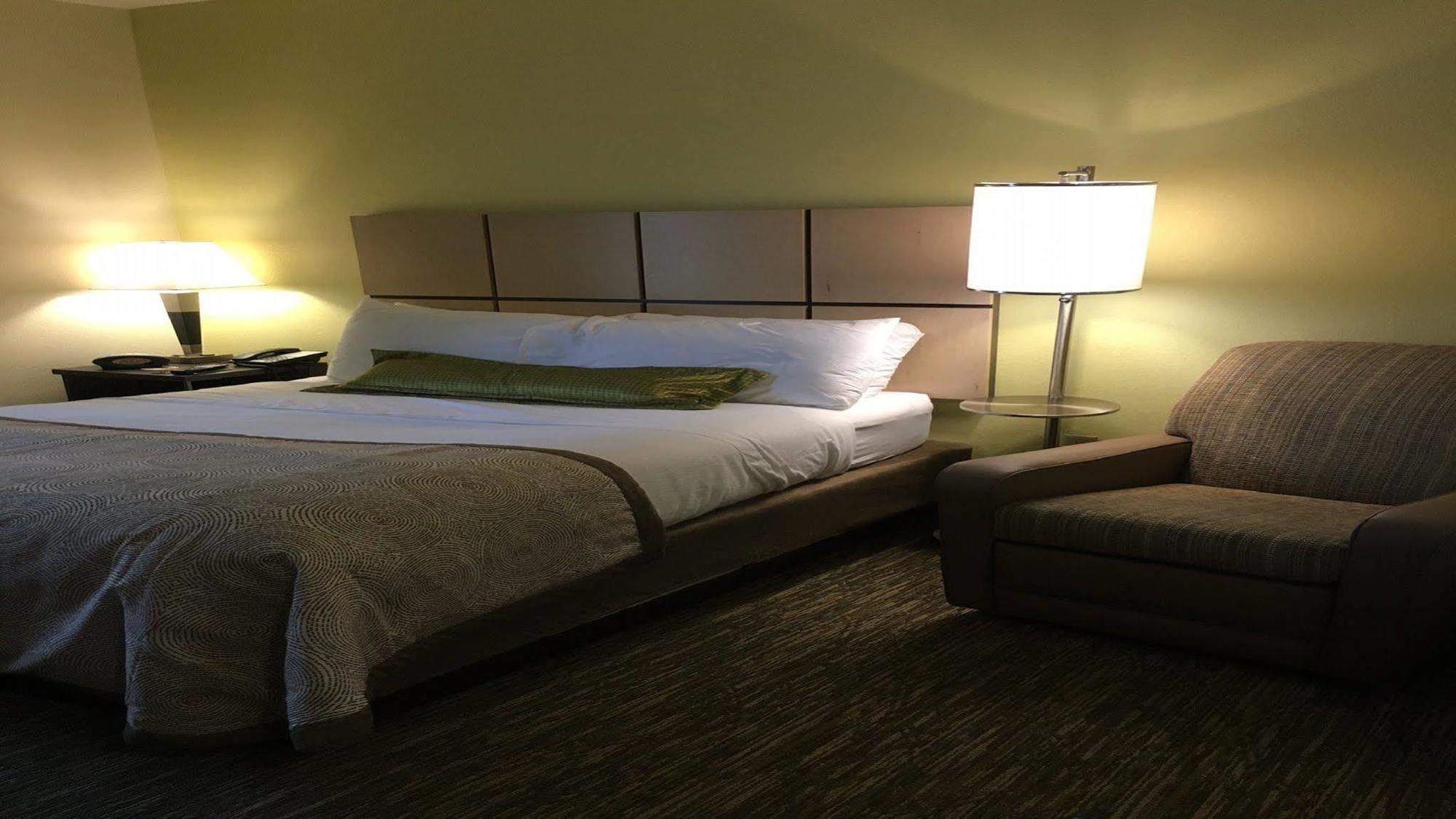 แคนเดิลวู้ด สวีท สเมอร์นา Hotel ภายนอก รูปภาพ